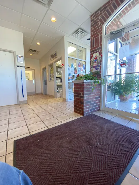 Warr Acres Animal Clinic Picture 3