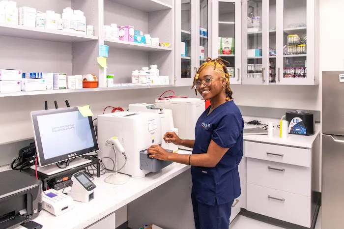 PetMedic Urgent Care and Veterinary Clinic - Navy Yard Picture 2
